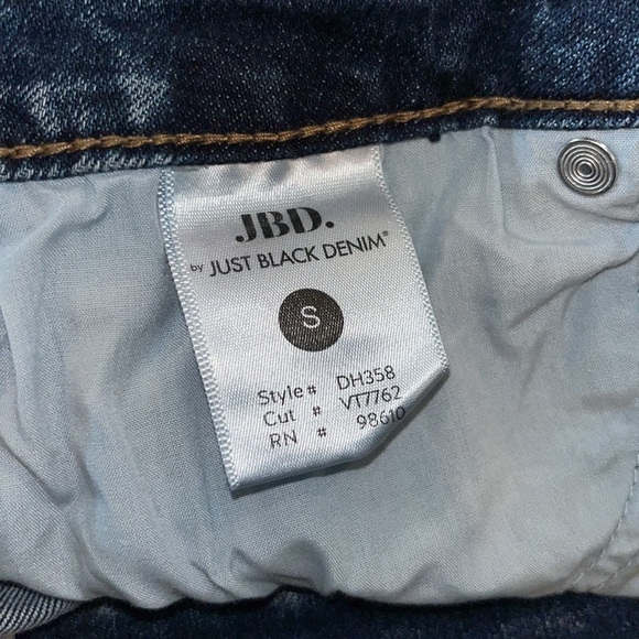 JBD distress raw hem shorts , Style# DH358 | size Small - Picture 5 of 5